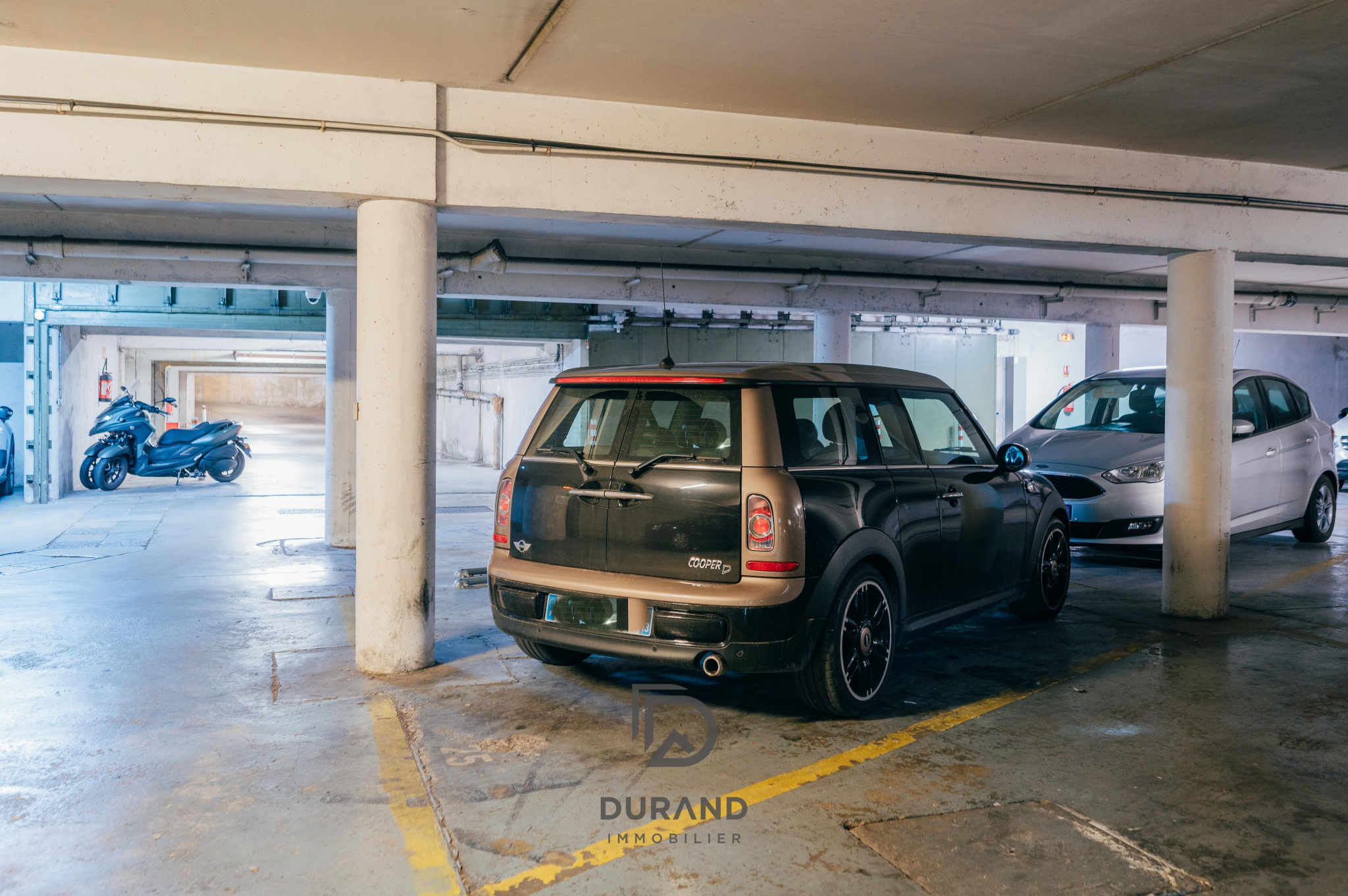 MARSEILLE : PLACE DE PARKING RUE PARADIS/BD LORD DUVEEN 13008