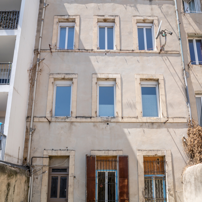  IMMEUBLE AVEC COUR 408m2 LE CAMAS 13005 MARSEILLE