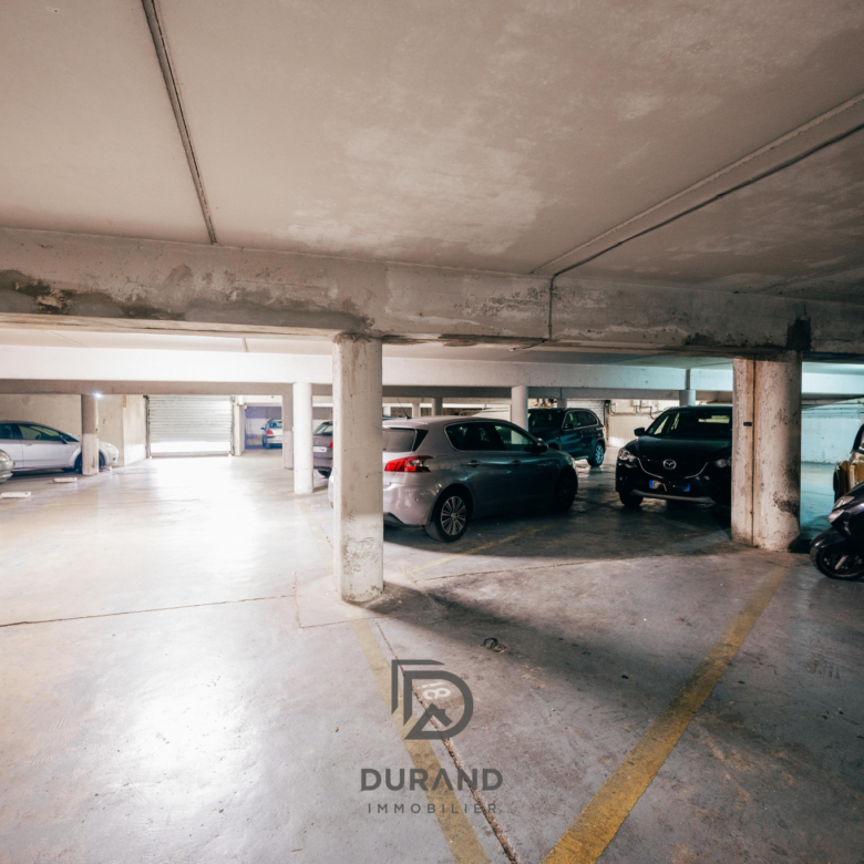 Marseille : Place de parking Rue Paradis/Bd Lord Duveen 13008