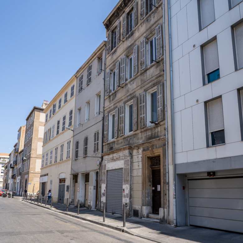  IMMEUBLE AVEC COUR 408m2 LE CAMAS 13005 MARSEILLE