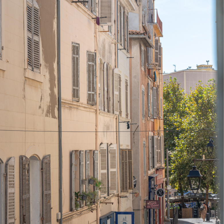 APPARTEMENT - LE PANIER - 13002 MARSEILLE