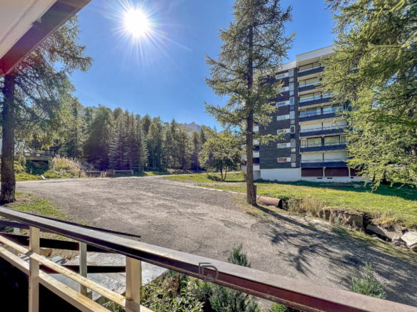 APPARTEMENT DE STATION AVEC TERRASSE - LES ECONDUS - 05560 VARS LES CLAUX