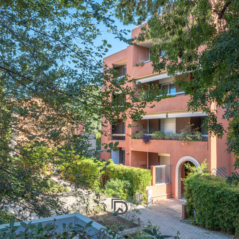 APPARTEMENT - TERRASSE - SAINT ANNE - 13008 MARSEILLE