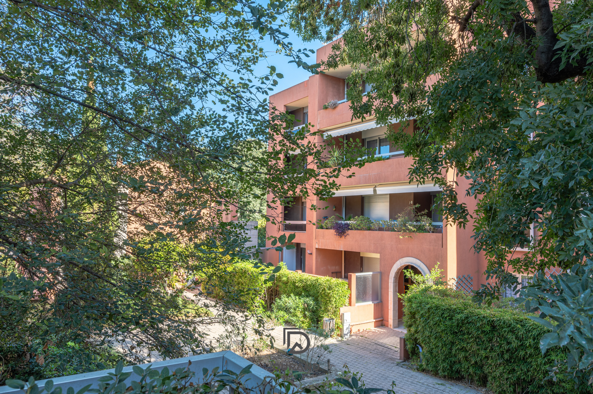 APPARTEMENT - TERRASSE - SAINT ANNE - 13008 MARSEILLE