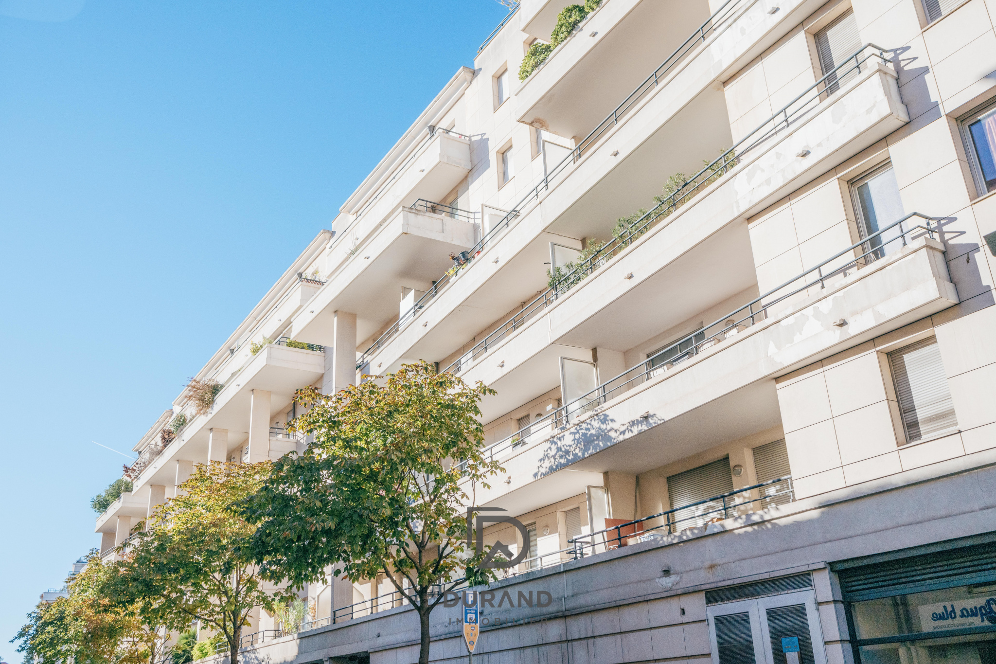 APPARTEMENT - TERRASSE - BALCONS - CARRE D'OR - 13008 MARSEILLE