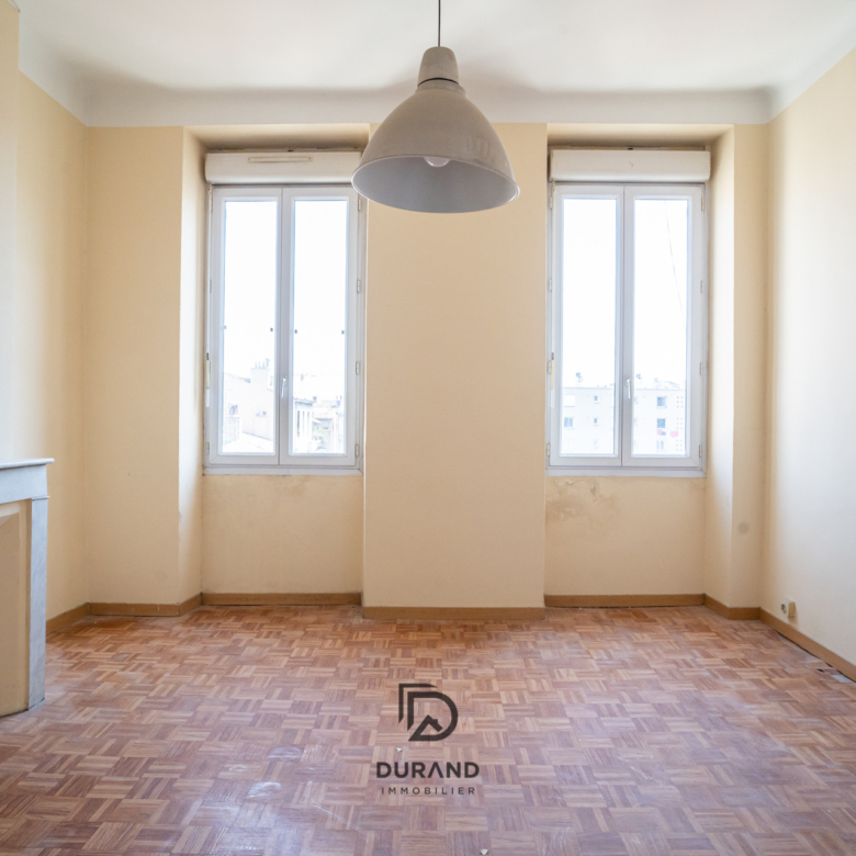  IMMEUBLE AVEC COUR 408m2 LE CAMAS 13005 MARSEILLE