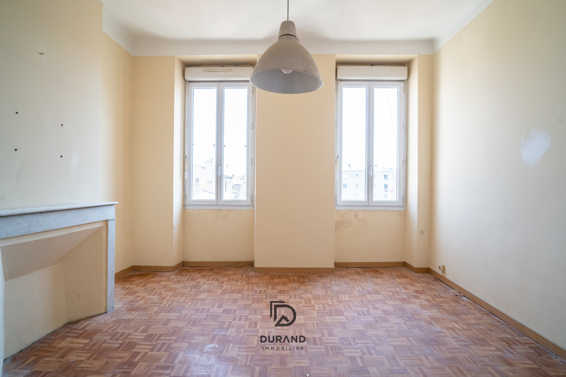  IMMEUBLE AVEC COUR 408m2 LE CAMAS 13005 MARSEILLE