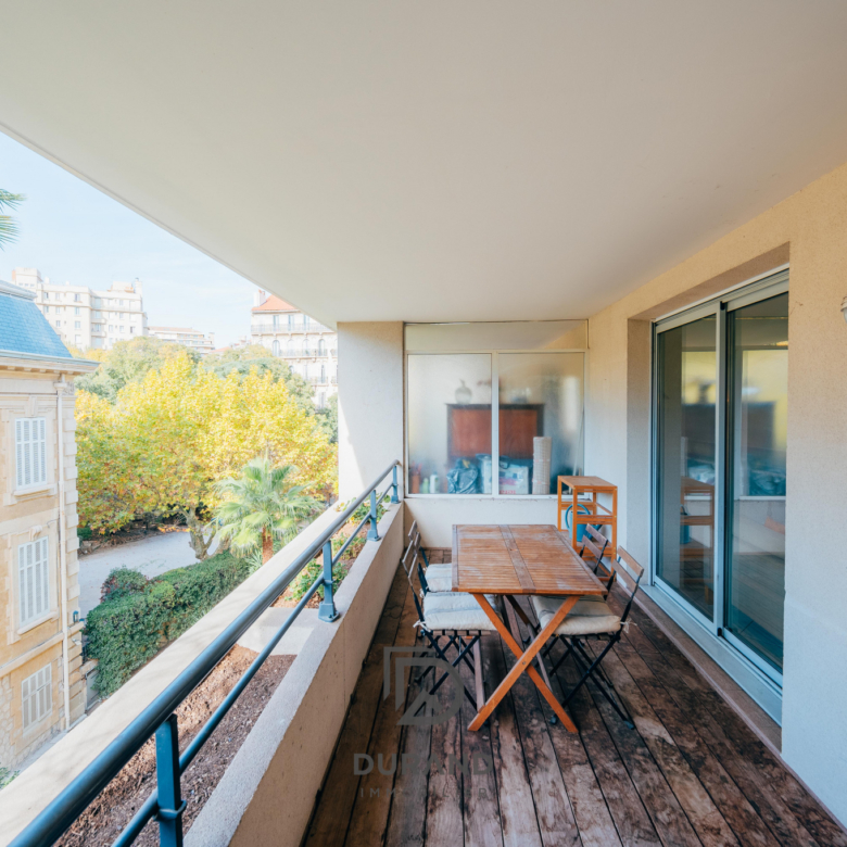 APPARTEMENT - TERRASSE - BALCONS - CARRE D'OR - 13008 MARSEILLE