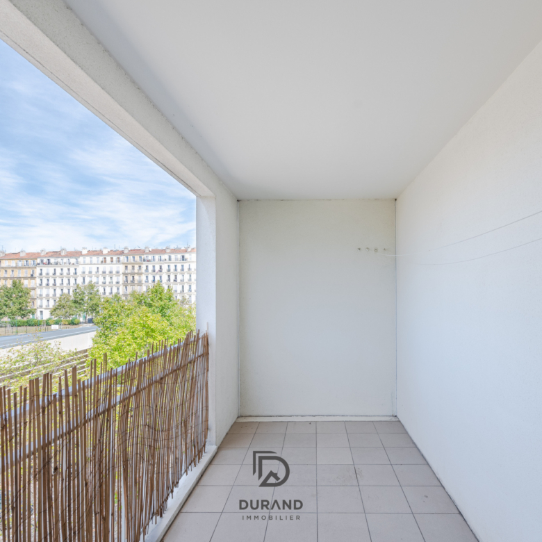 APPARTEMENT - DUPLEX - TERRASSE - EUROMED 13002 MARSEILLE