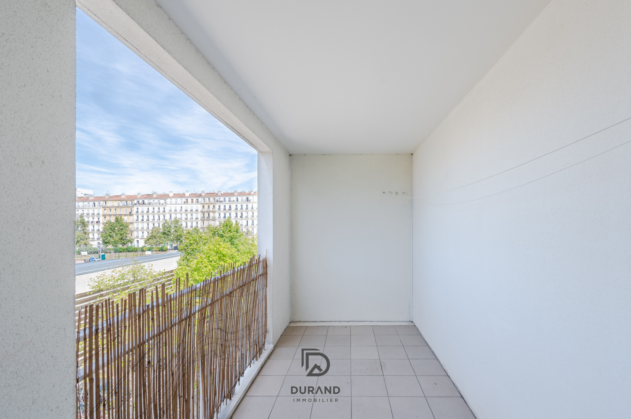 APPARTEMENT - DUPLEX - TERRASSE - EUROMED 13002 MARSEILLE