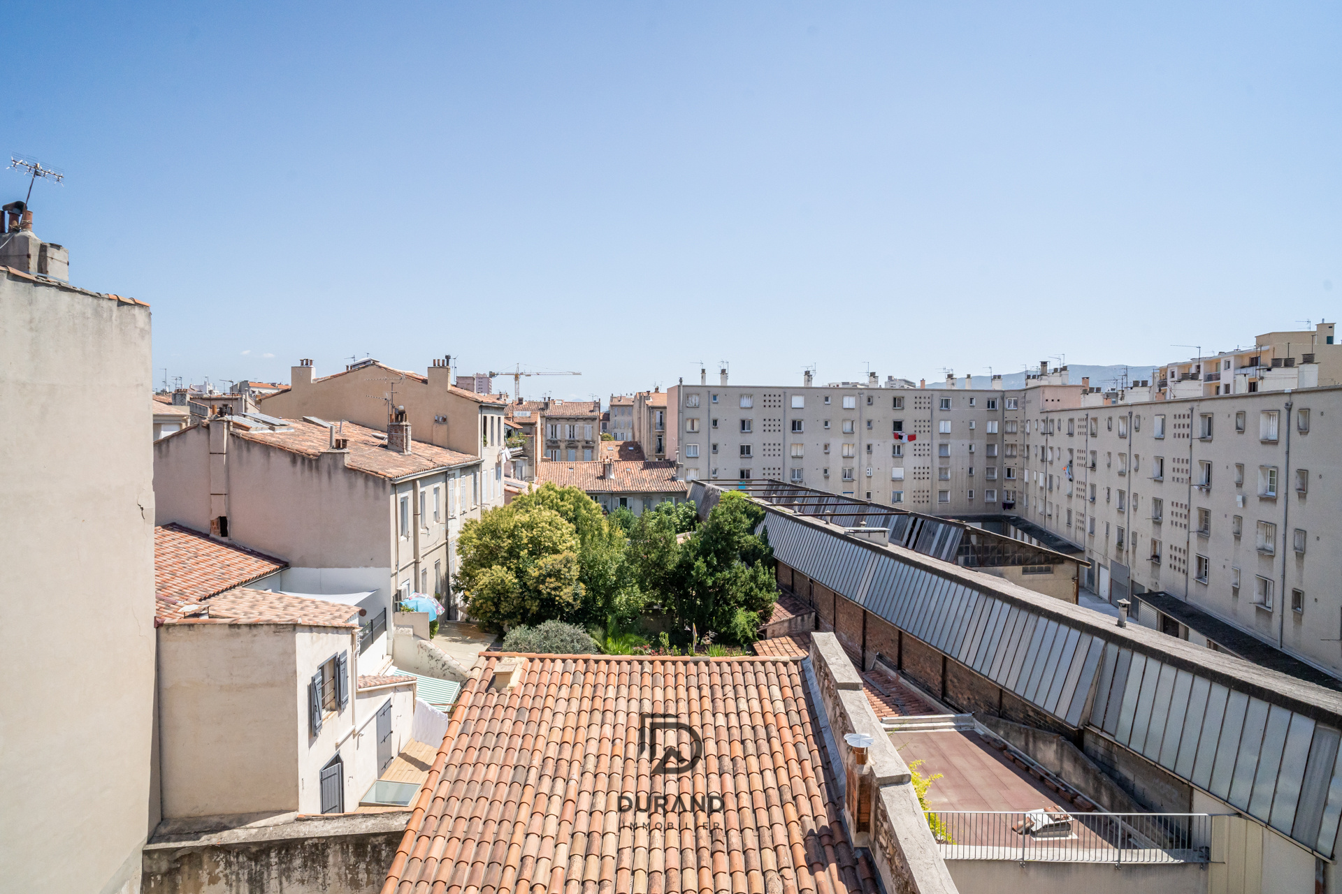  IMMEUBLE AVEC COUR 408m2 LE CAMAS 13005 MARSEILLE