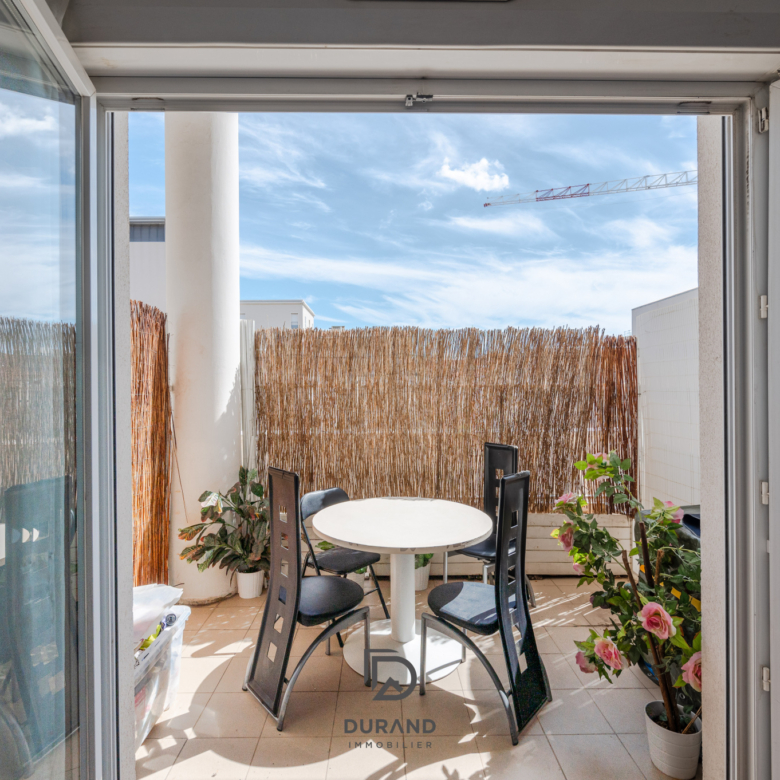 APPARTEMENT - DUPLEX - TERRASSE - EUROMED 13002 MARSEILLE