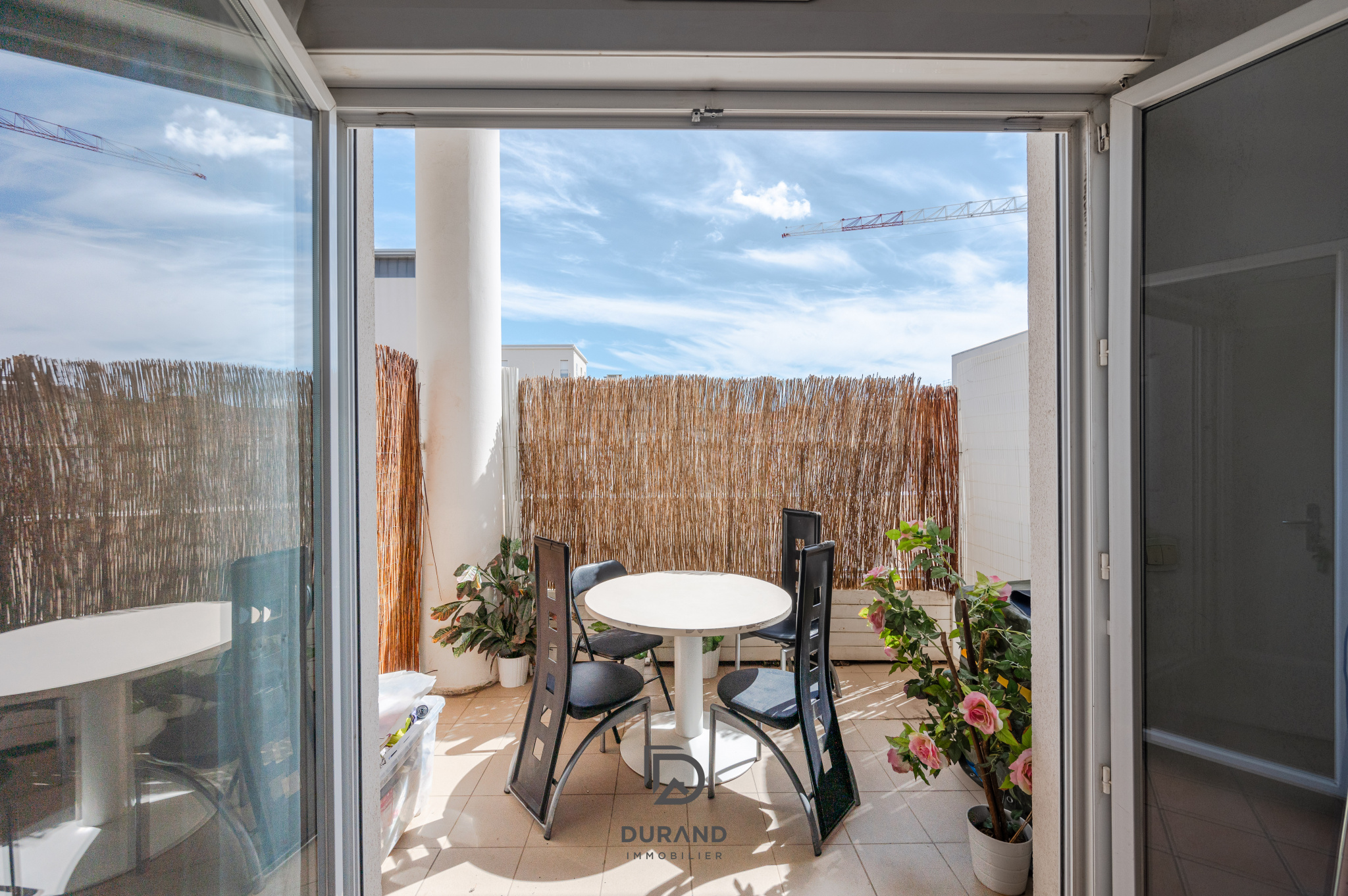 APPARTEMENT - DUPLEX - TERRASSE - EUROMED 13002 MARSEILLE