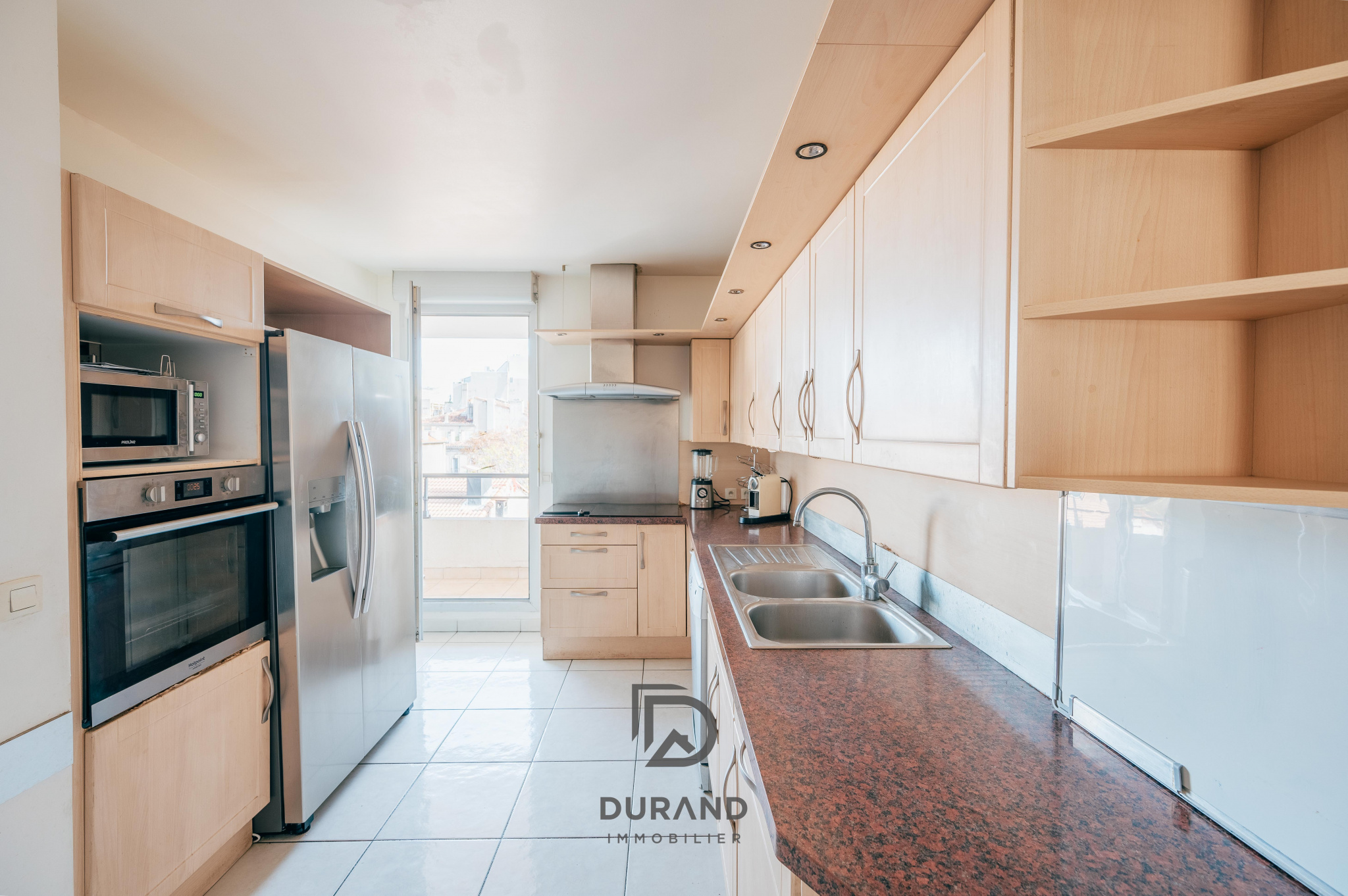 APPARTEMENT - TERRASSE - BALCONS - CARRE D'OR - 13008 MARSEILLE