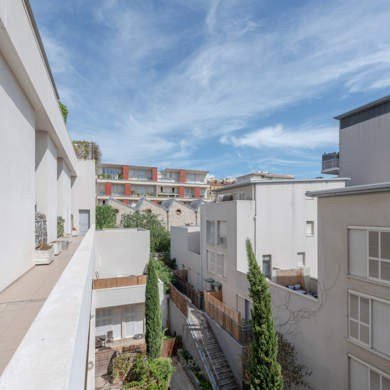 APPARTEMENT - DUPLEX - TERRASSE - EUROMED 13002 MARSEILLE