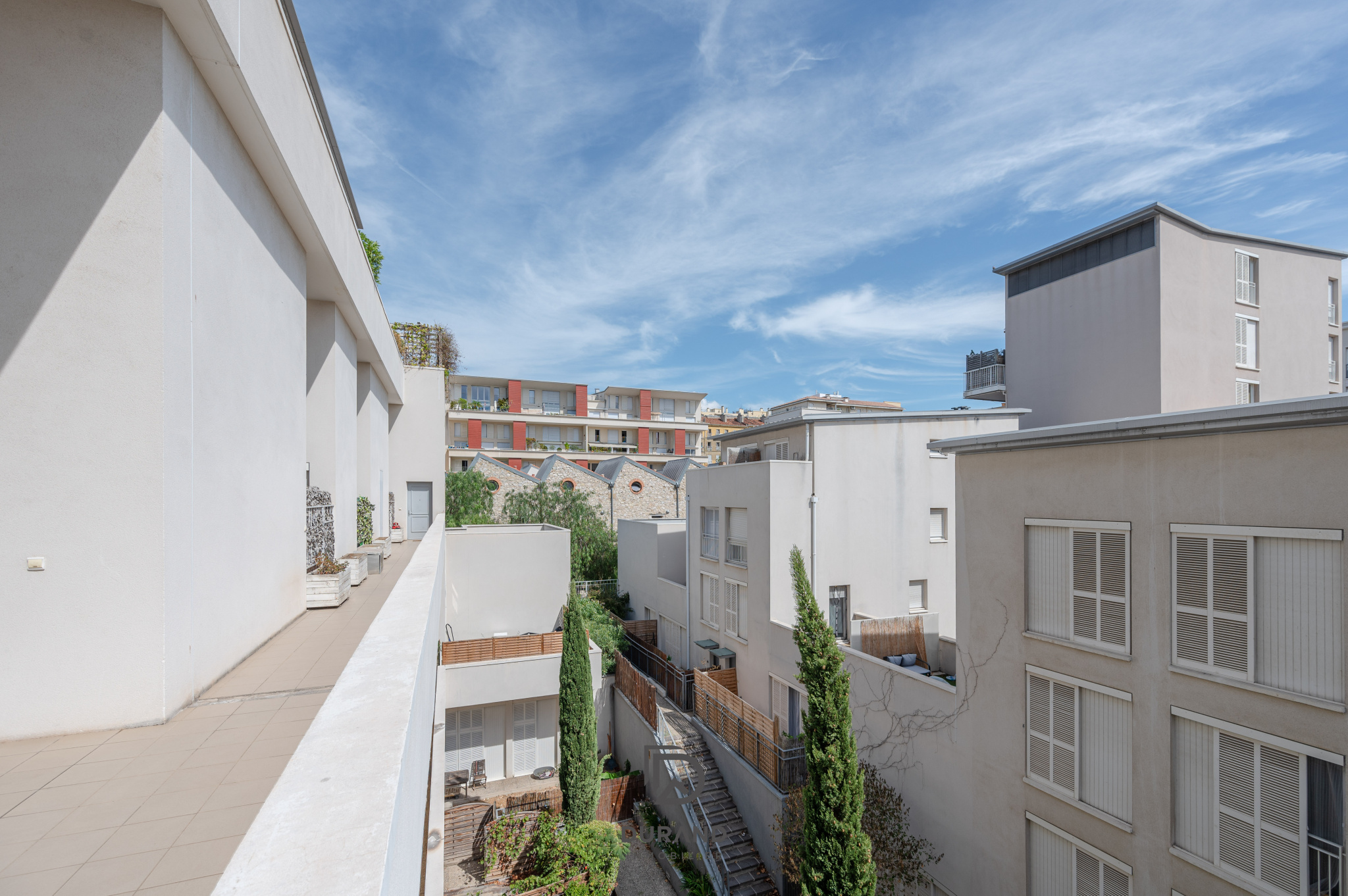 APPARTEMENT - DUPLEX - TERRASSE - EUROMED 13002 MARSEILLE