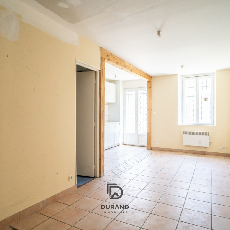  IMMEUBLE AVEC COUR 408m2 LE CAMAS 13005 MARSEILLE