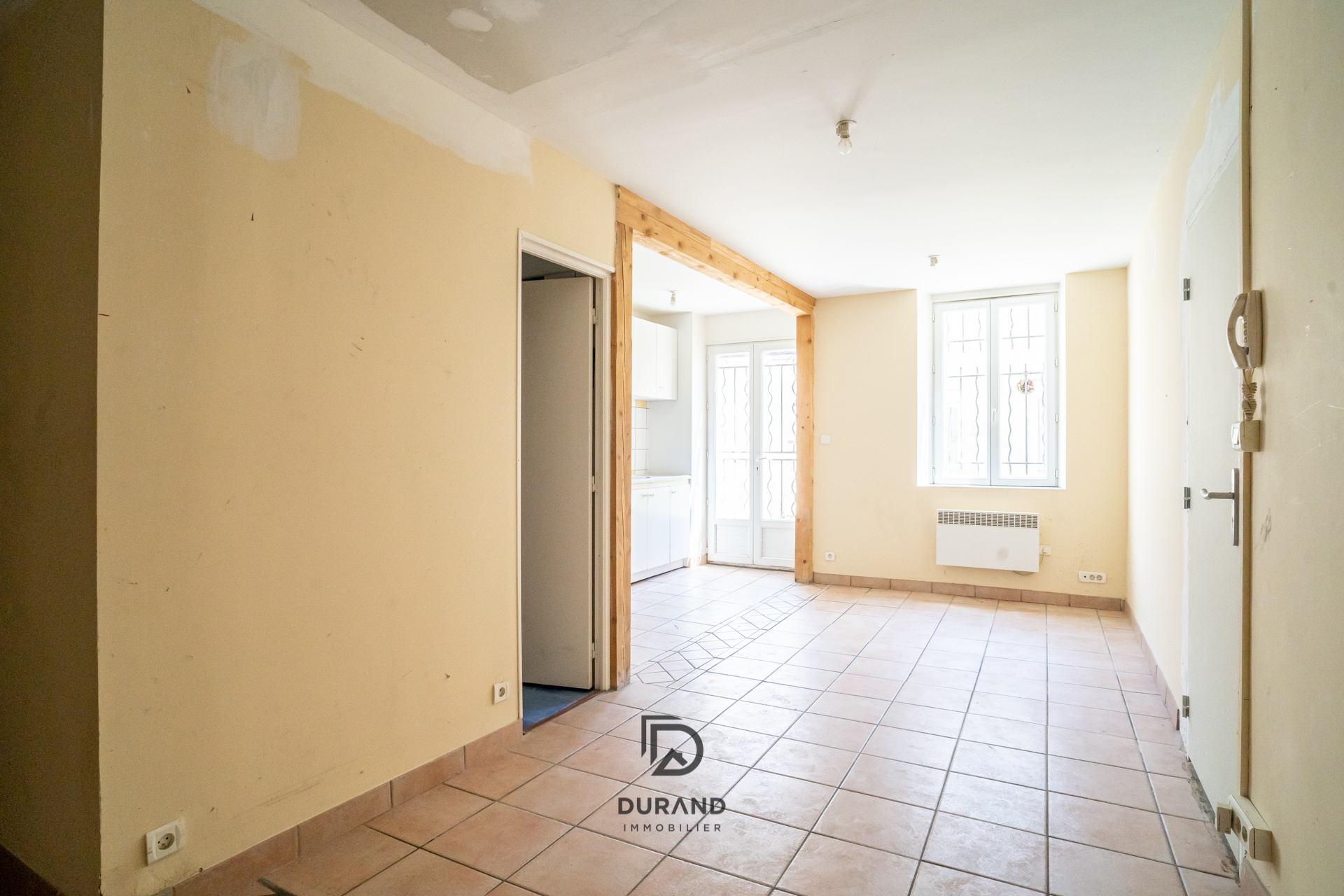  IMMEUBLE AVEC COUR 408m2 LE CAMAS 13005 MARSEILLE