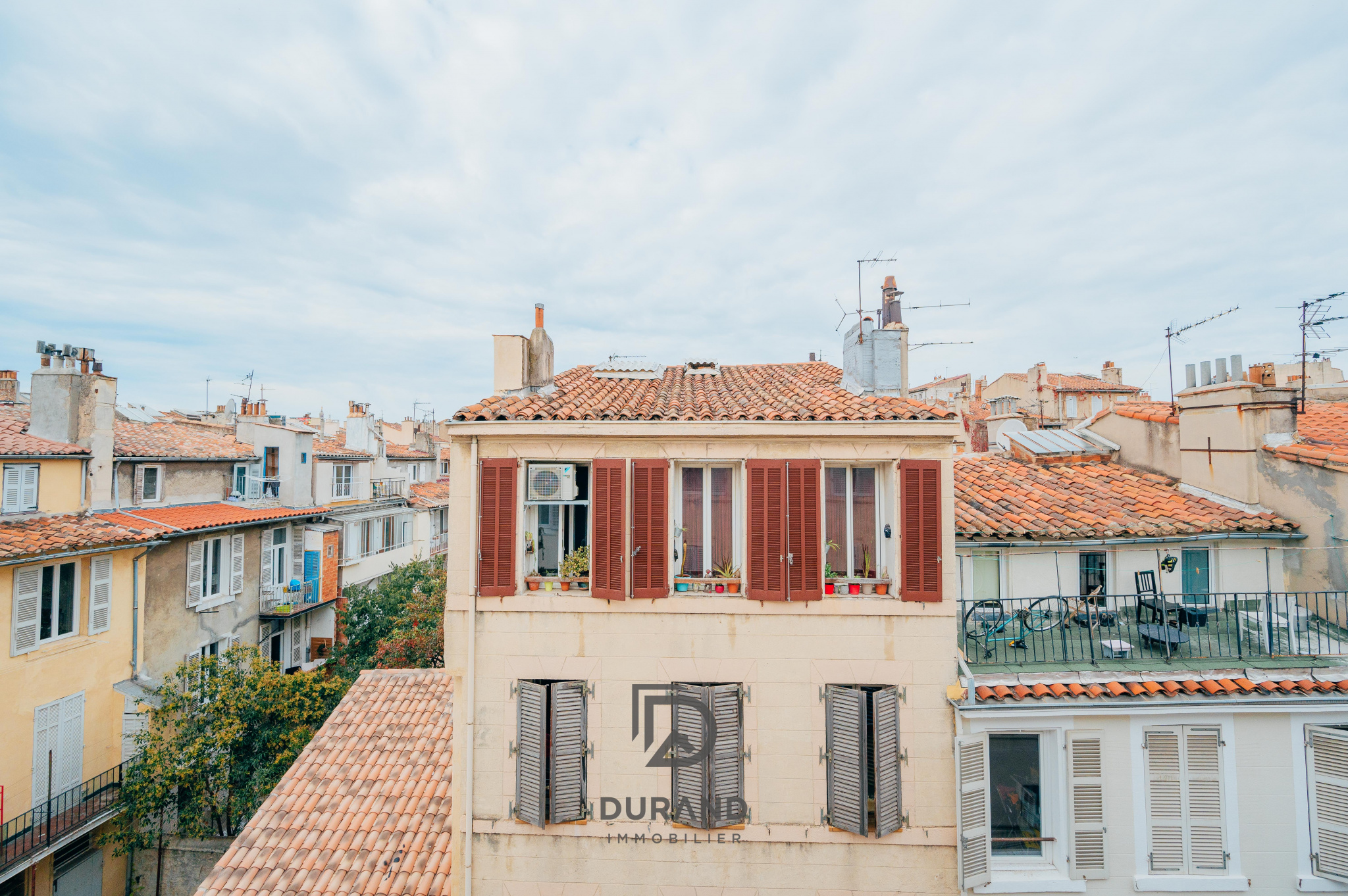 APPARTEMENT - CAMAS/NOTRE DAME DU MONT - 13006 MARSEILLE