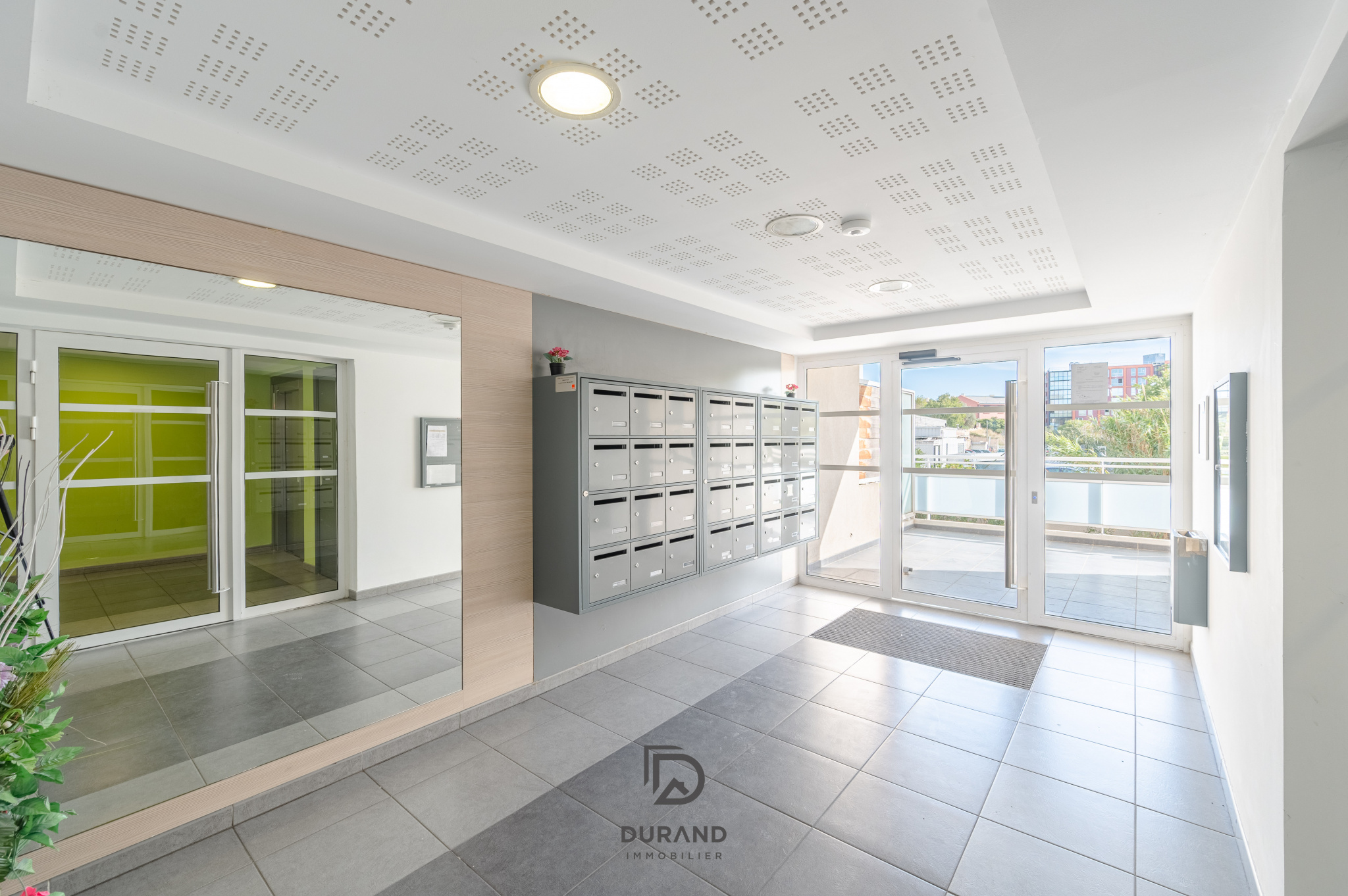 T3 RECENT ET GRAND EXTERIEUR -  2 PLACES DE STATIONNEMENT - 13014 MARSEILLE