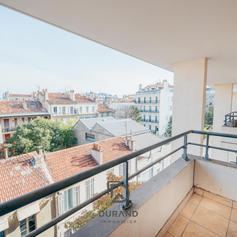 APPARTEMENT - TERRASSE - BALCONS - CARRE D'OR - 13008 MARSEILLE