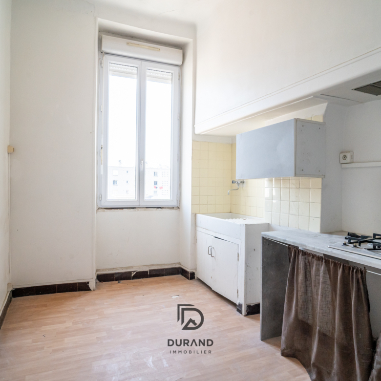  IMMEUBLE AVEC COUR 408m2 LE CAMAS 13005 MARSEILLE