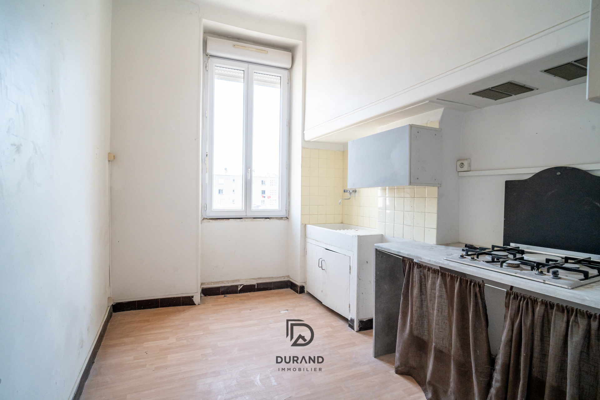  IMMEUBLE AVEC COUR 408m2 LE CAMAS 13005 MARSEILLE