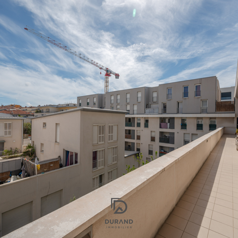 APPARTEMENT - DUPLEX - TERRASSE - EUROMED 13002 MARSEILLE