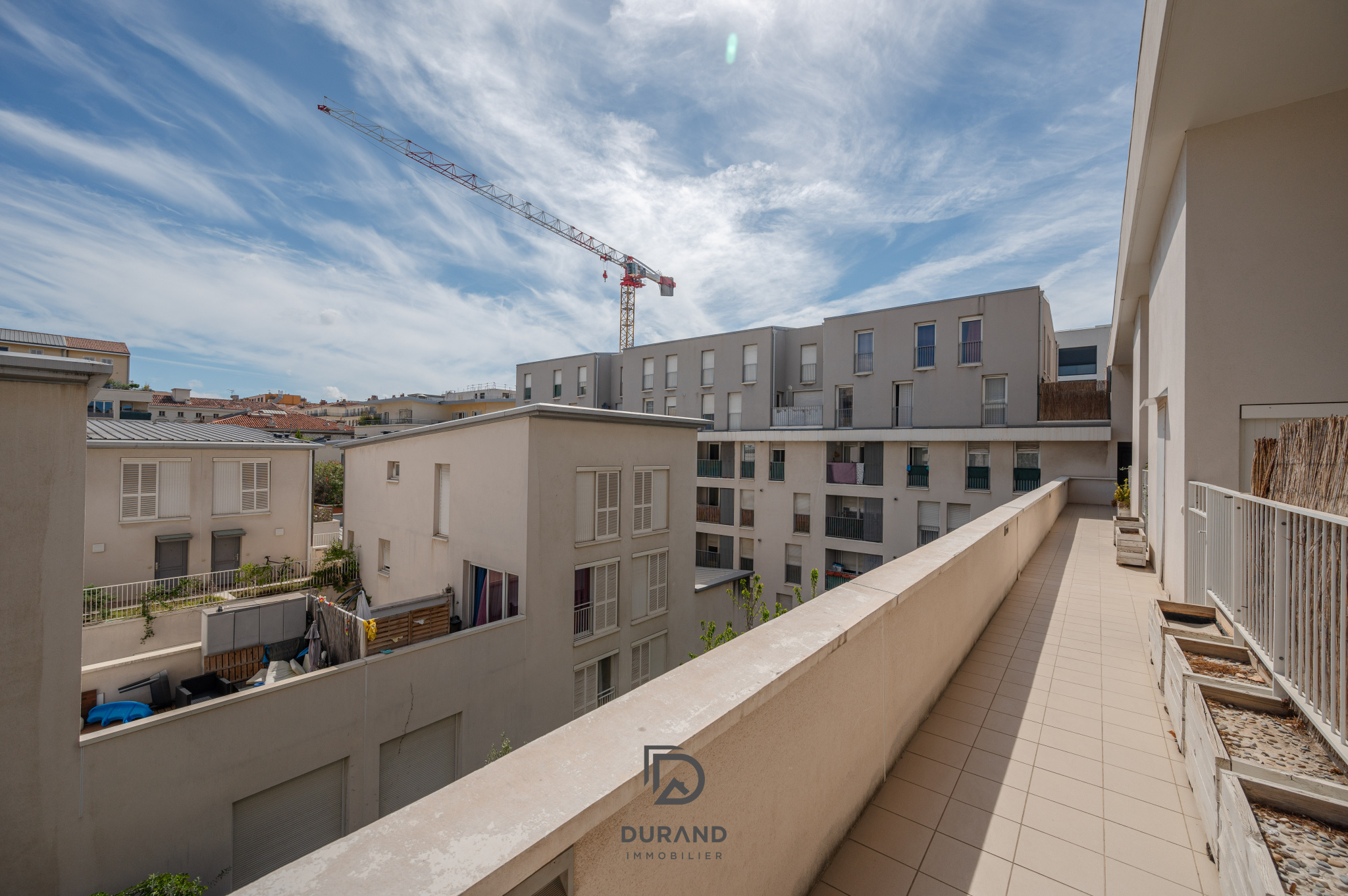 APPARTEMENT - DUPLEX - TERRASSE - EUROMED 13002 MARSEILLE