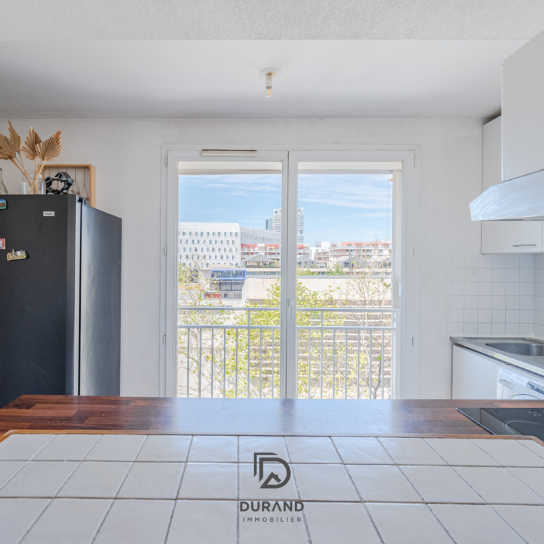 APPARTEMENT - DUPLEX - TERRASSE - EUROMED 13002 MARSEILLE