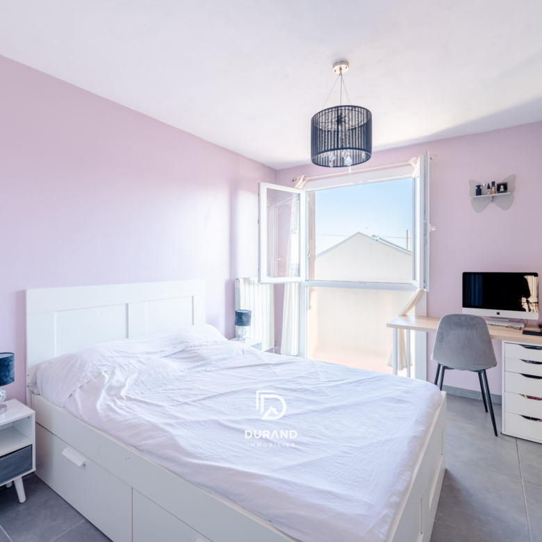 APPARTEMENT AVEC PARKING - LE CANET - 13014