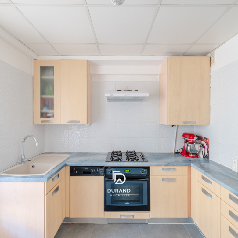 APPARTEMENT AVEC PARKING - LE CANET - 13014