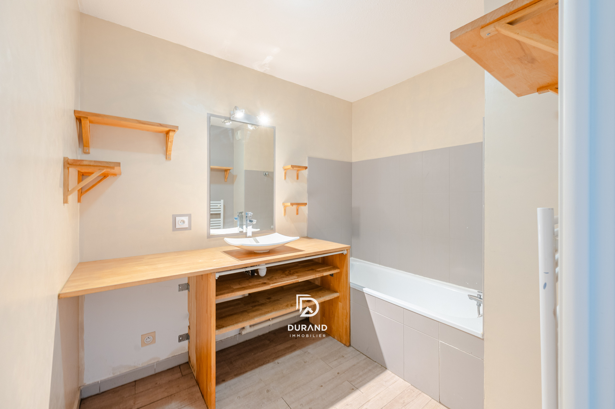 APPARTEMENT - T3 - 58M2 - LES TROIS LUCS - 13012 MARSEILLE