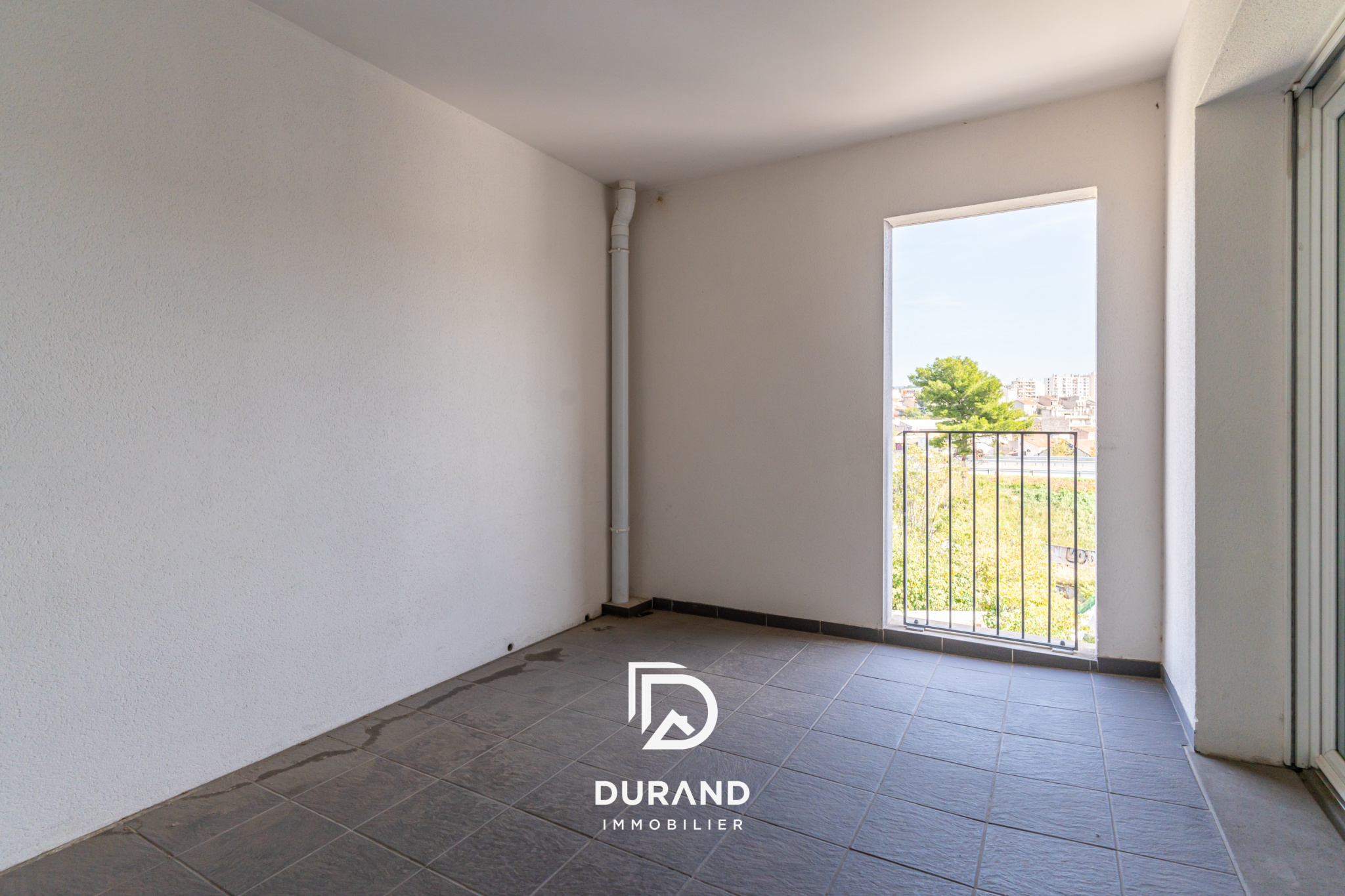 1 PIÈCE 27 M2 - APPARTEMENT - TERRASSE -13003 - MARSEILLE