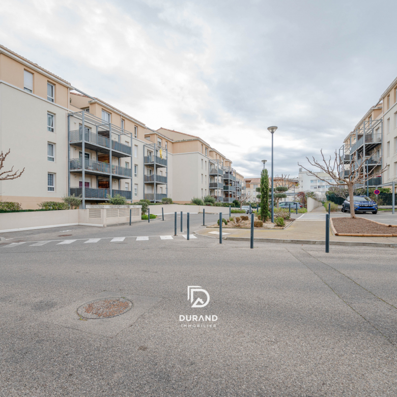 APPARTEMENT - TERRASSE - LES TROIS LUCS - 13012 MARSEILLE