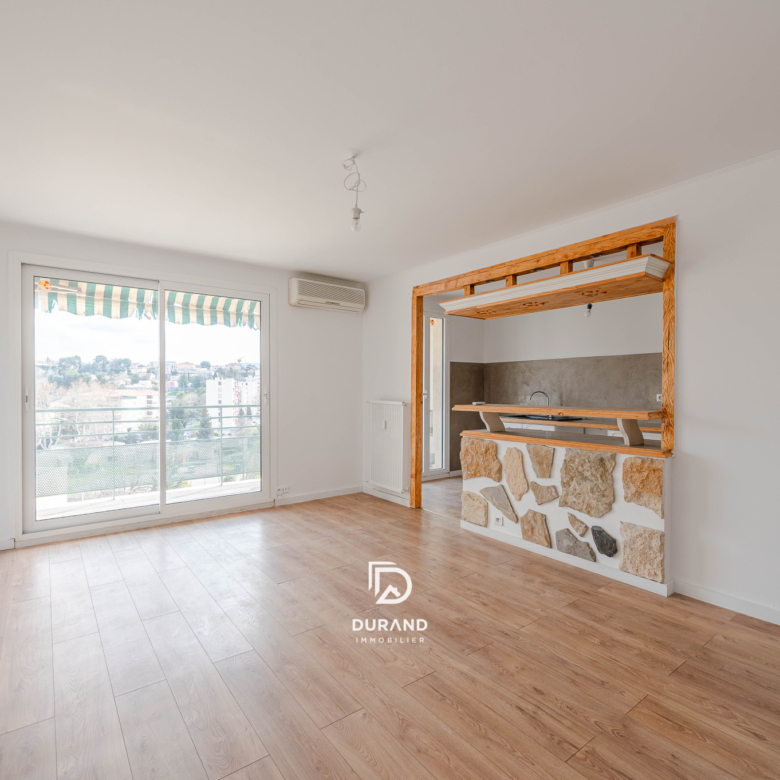 APPARTEMENT AVEC STATIONEMENT -13013