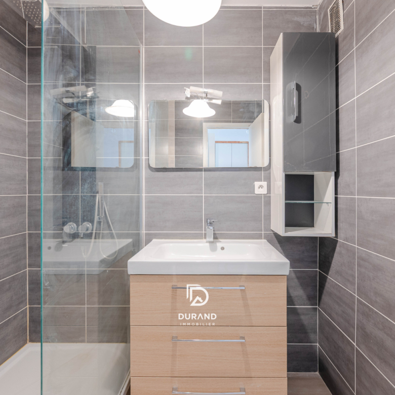 APPARTEMENT AVEC STATIONEMENT -13013
