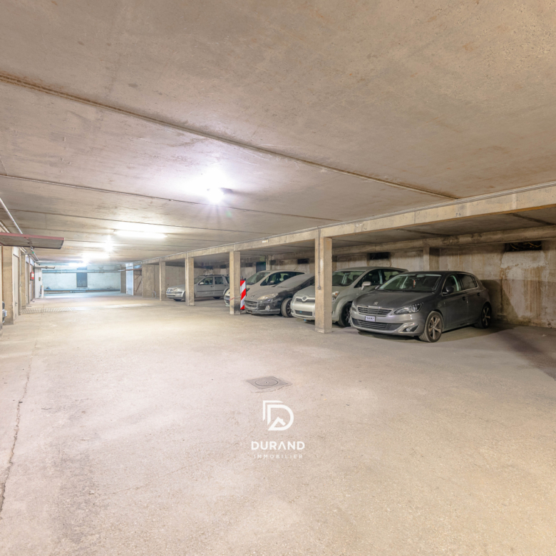 APPARTEMENT AVEC STATIONEMENT -13013