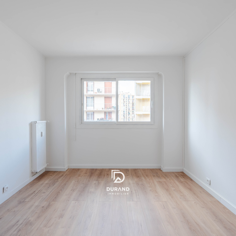 APPARTEMENT AVEC STATIONEMENT -13013