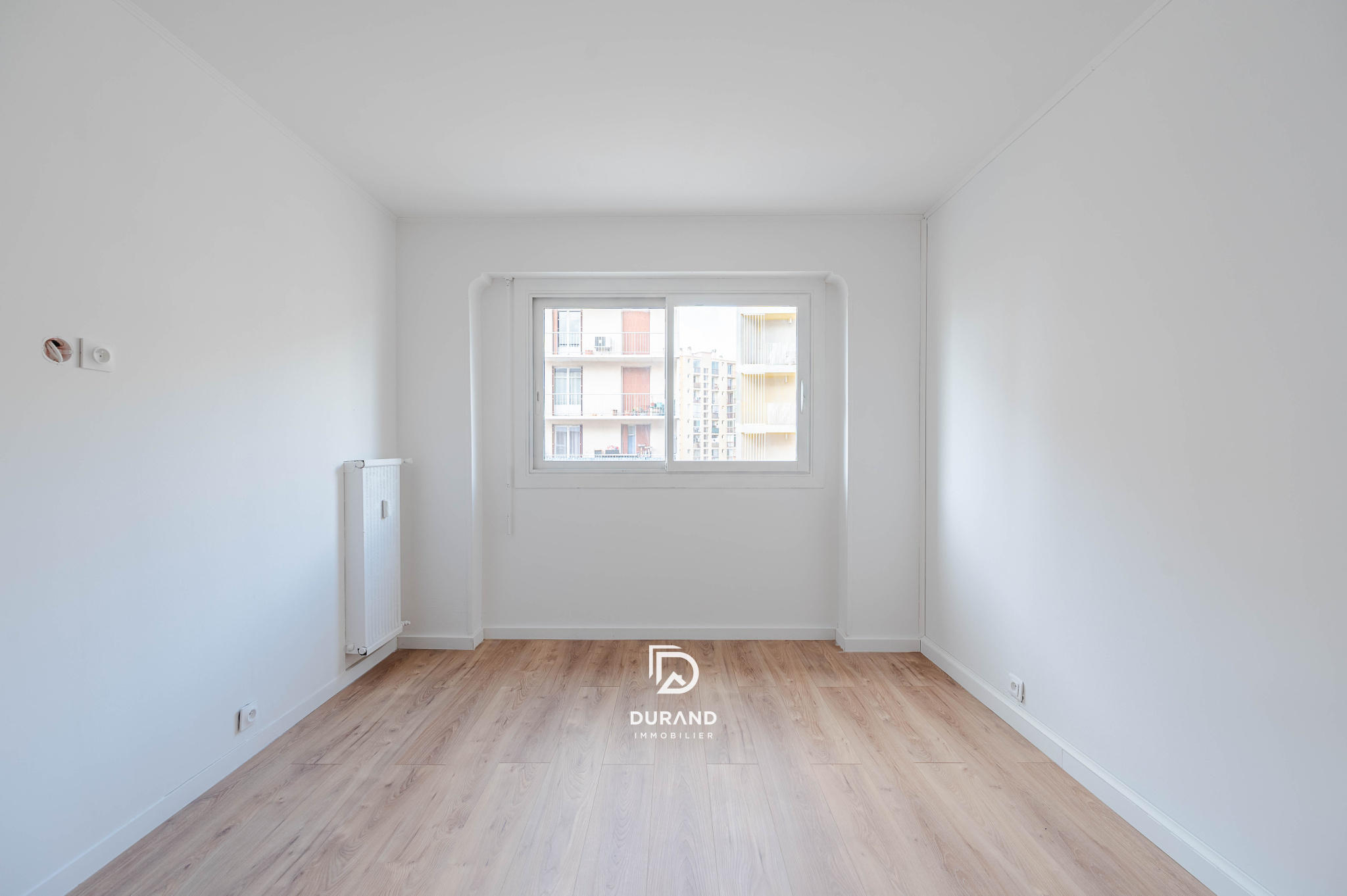 APPARTEMENT AVEC STATIONEMENT -13013