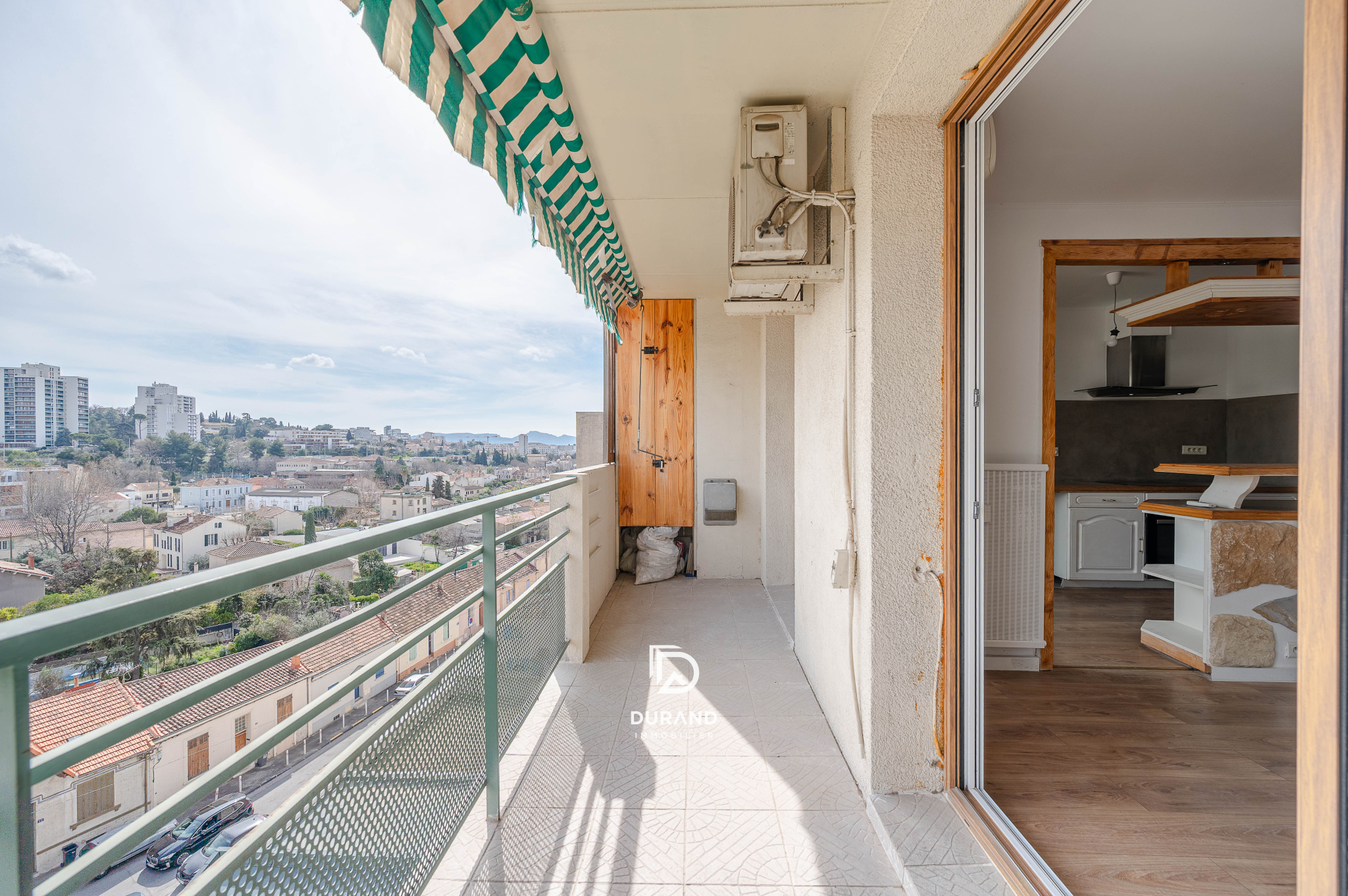 APPARTEMENT AVEC STATIONEMENT -13013