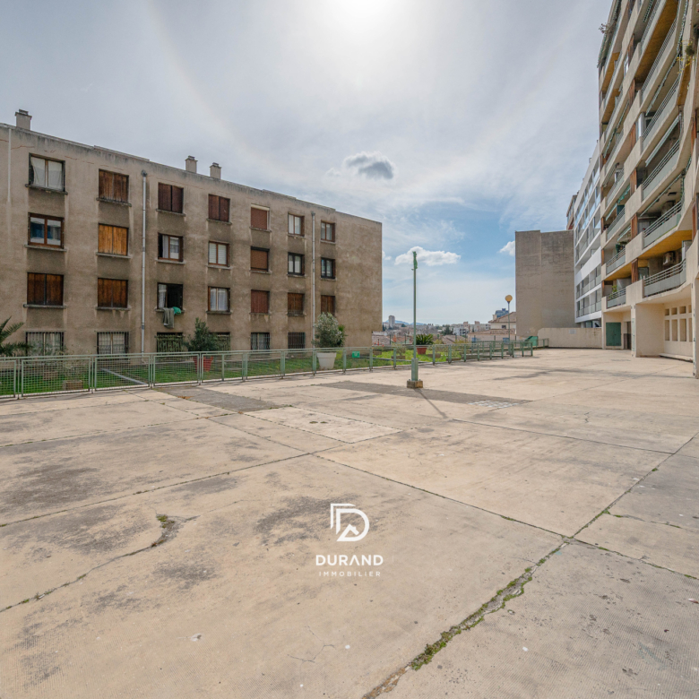 APPARTEMENT AVEC STATIONEMENT -13013