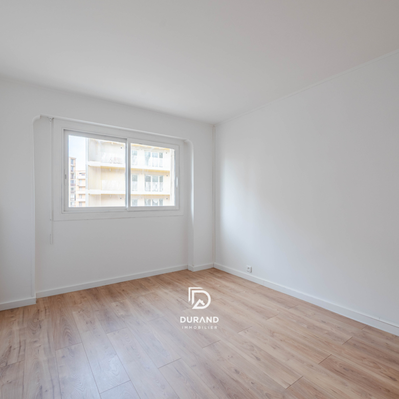 APPARTEMENT AVEC STATIONEMENT -13013