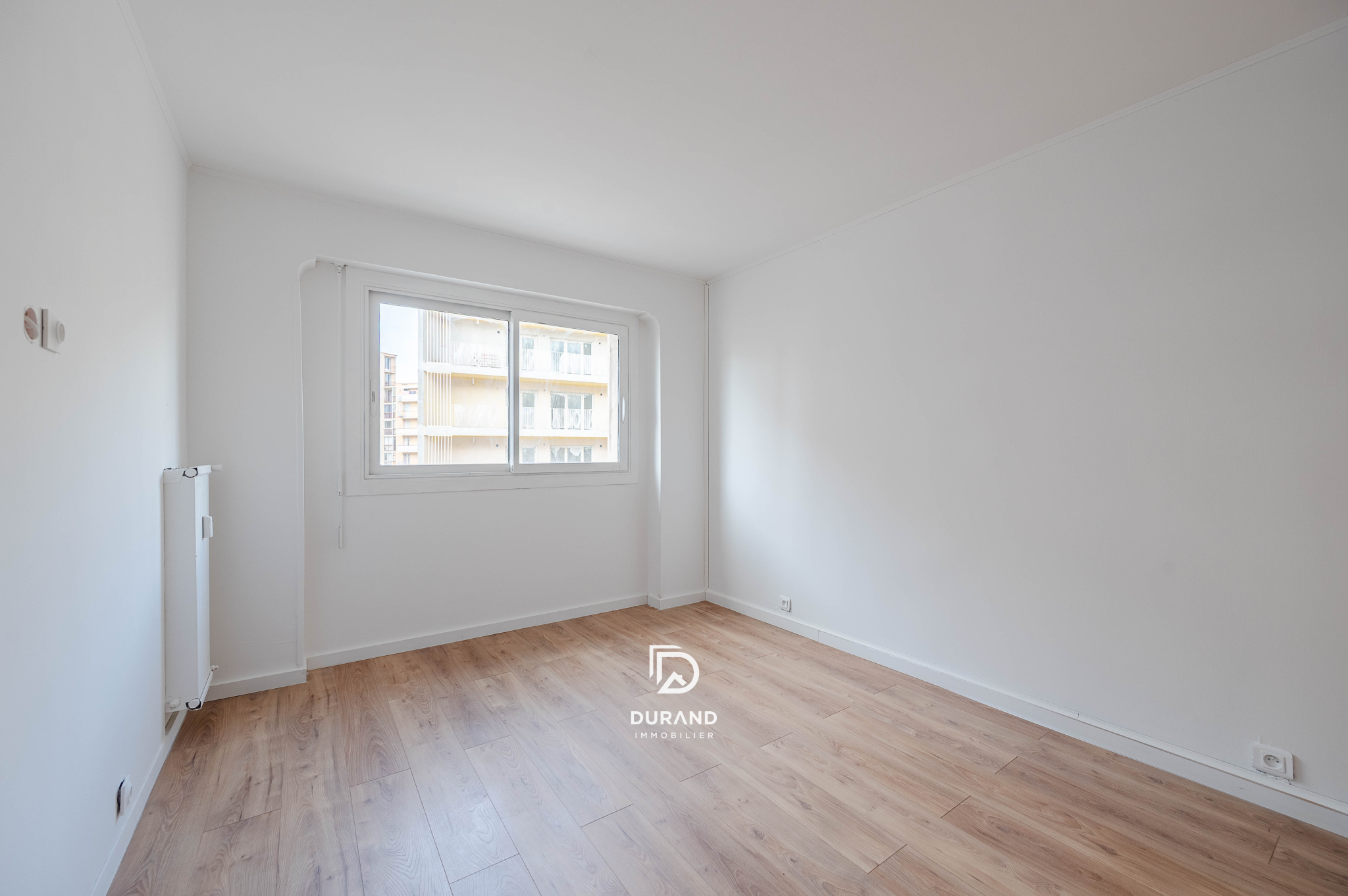 APPARTEMENT AVEC STATIONEMENT -13013