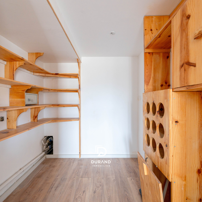 APPARTEMENT AVEC STATIONEMENT -13013