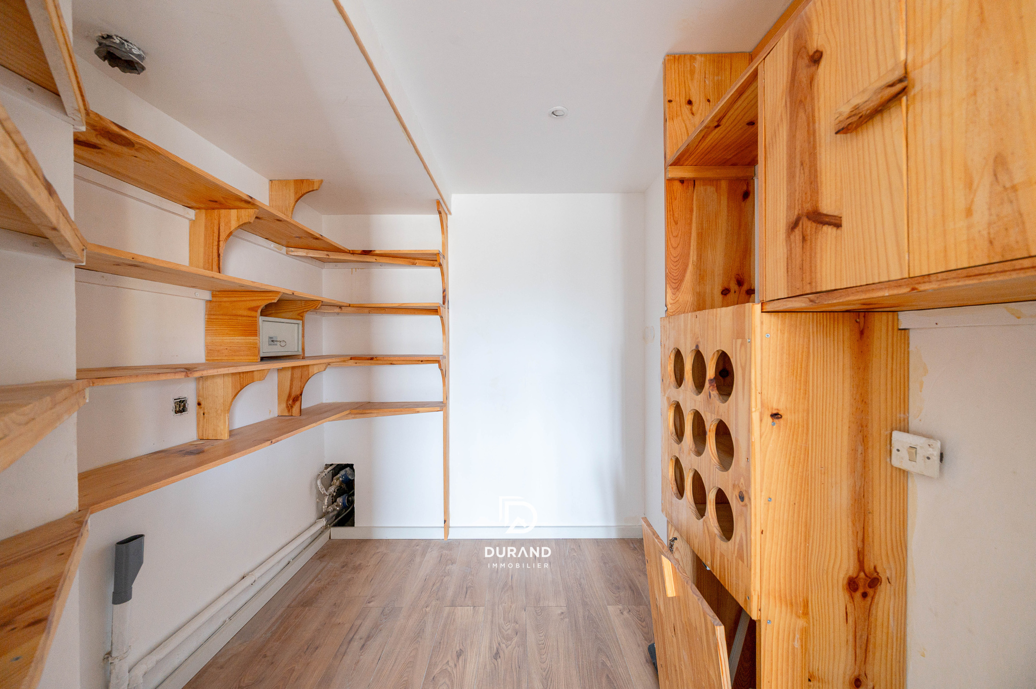 APPARTEMENT AVEC STATIONEMENT -13013