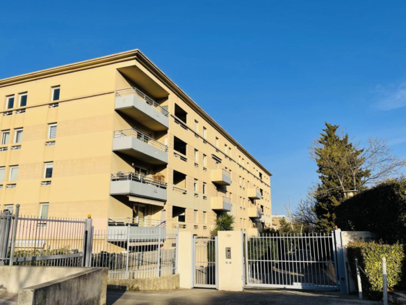 Place de stationnement extérieur