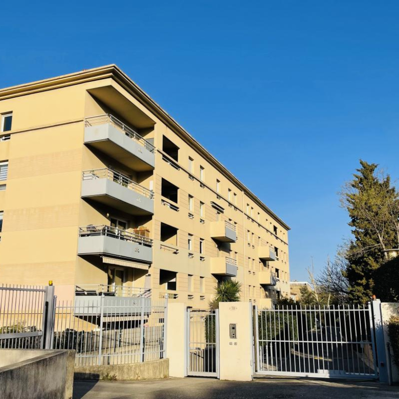 Place de stationnement extérieur