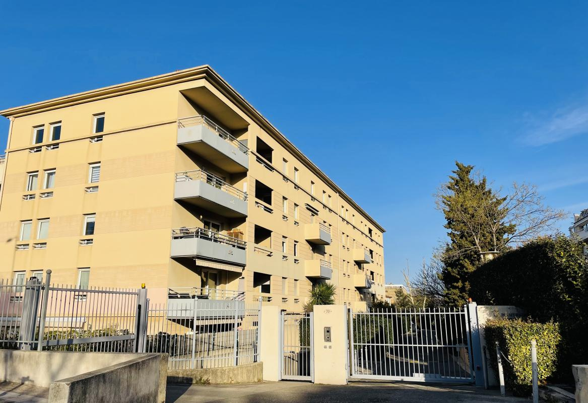 Place de stationnement extérieur