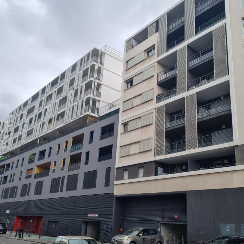 STATIONNEMENT 10éme - RESIDENCE TRIPTIK